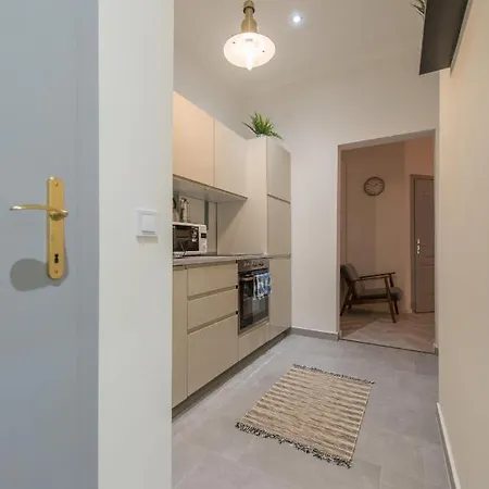 George's With Two Bedrooms