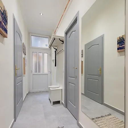 George's With Two Bedrooms